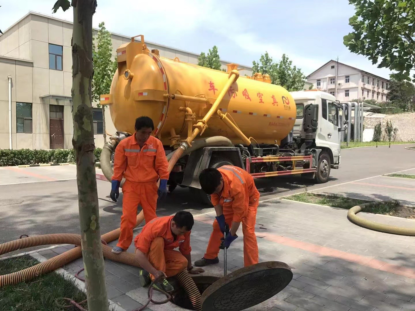 康乐化粪池清理与5-8吨吸粪车施工效率分析